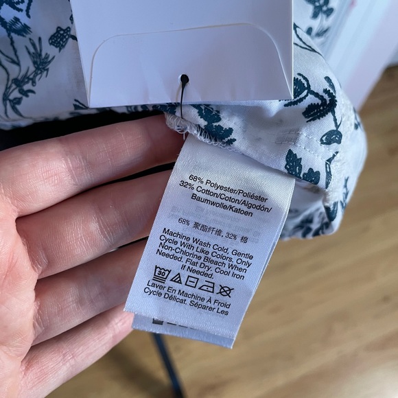 DKNY Floral Spring Top Medium NWT - Picture 10 of 10